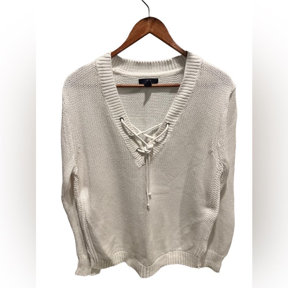 ‎Gap V-neck tie front white sweater women’s medium